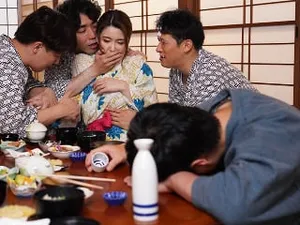 đưa cô vợ đi suối nước nóng, anh xã không biết cô vợ bị người khác xxx sấp mặt